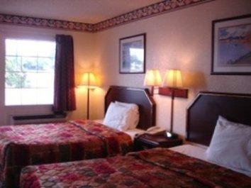 Stratford House And Motel 2*