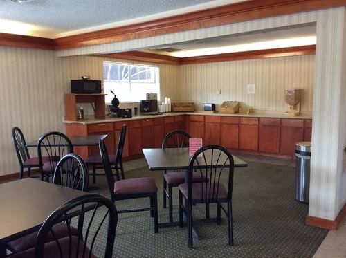Stratford House And Motel 2*