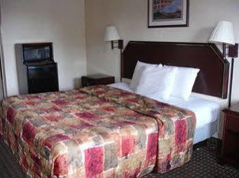 Stratford House And Motel 2*